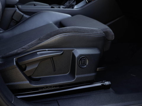 Audi Q3 40 TFSI 190pk Quattro Aut. S line Trekhaak wegkl. Sfeerverl. Virtual Cockpit