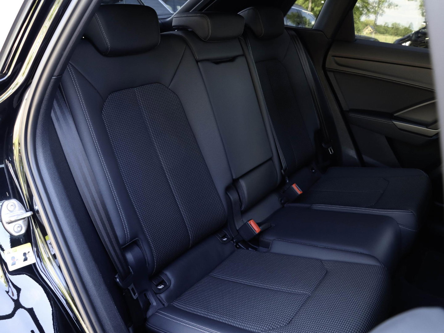 Audi Q3 40 TFSI 190pk Quattro Aut. S line Trekhaak wegkl. Sfeerverl. Virtual Cockpit