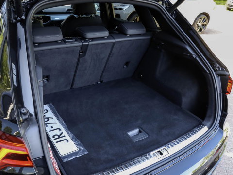Audi Q3 40 TFSI 190pk Quattro Aut. S line Trekhaak wegkl. Sfeerverl. Virtual Cockpit