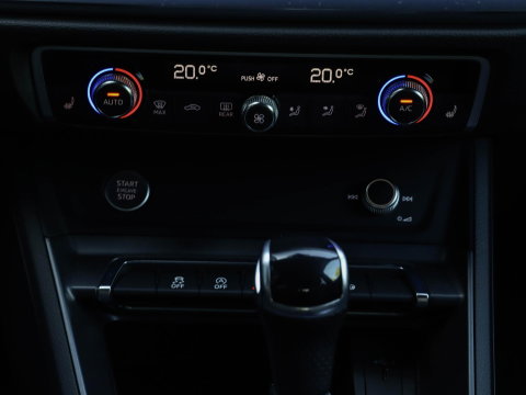 Audi Q3 40 TFSI 190pk Quattro Aut. S line Trekhaak wegkl. Sfeerverl. Virtual Cockpit