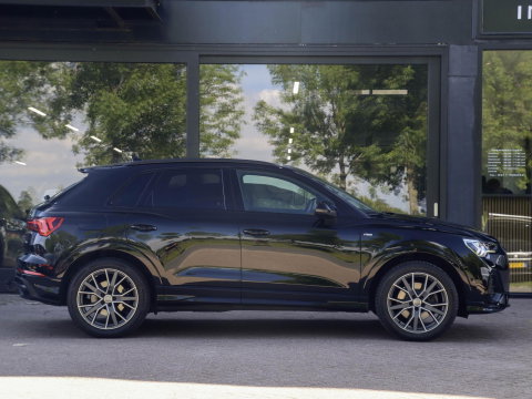Audi Q3 40 TFSI 190pk Quattro Aut. S line Trekhaak wegkl. Sfeerverl. Virtual Cockpit