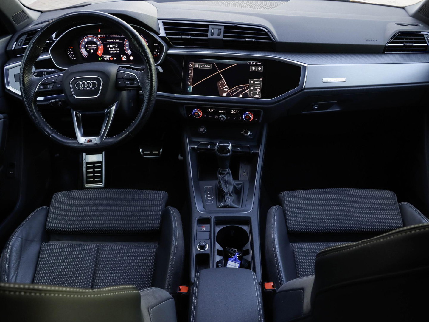 Audi Q3 40 TFSI 190pk Quattro Aut. S line Trekhaak wegkl. Sfeerverl. Virtual Cockpit