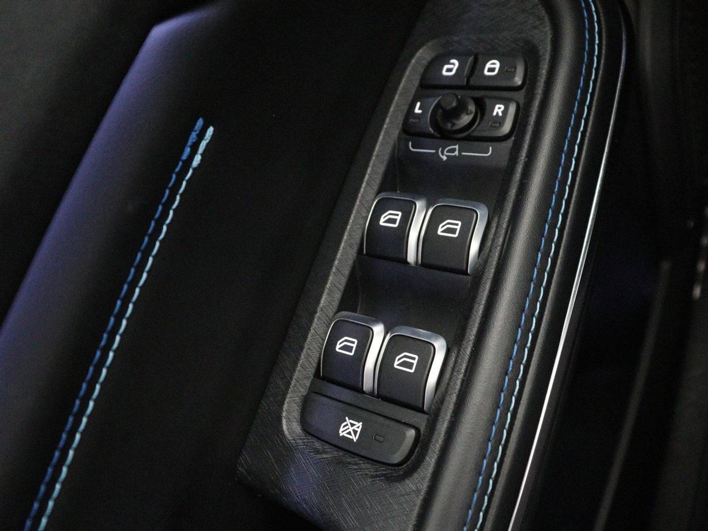 Lynk & Co 01 1.5 Plug In | Panoramadak | infinity by Harman | 360 Camera | Adaptive cruise | Stoelverwarming | Carplay | Memory | Full LED | PHEV