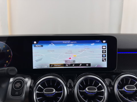 Mercedes-Benz GLB 250 4MATIC AMG-Sportpack Premium Plus Aut. *LEATHER-MICROFIBRE | FULL-LED | AMBIENTLIGHT | WIDE-COCKPIT | HEATED-SPORTSEATS | KEYLESS | NAVI-FULLMAP | ECC | SHIFTPADDLES | MEMORY-PACK | PDC | CRUISE | 21''ALU*