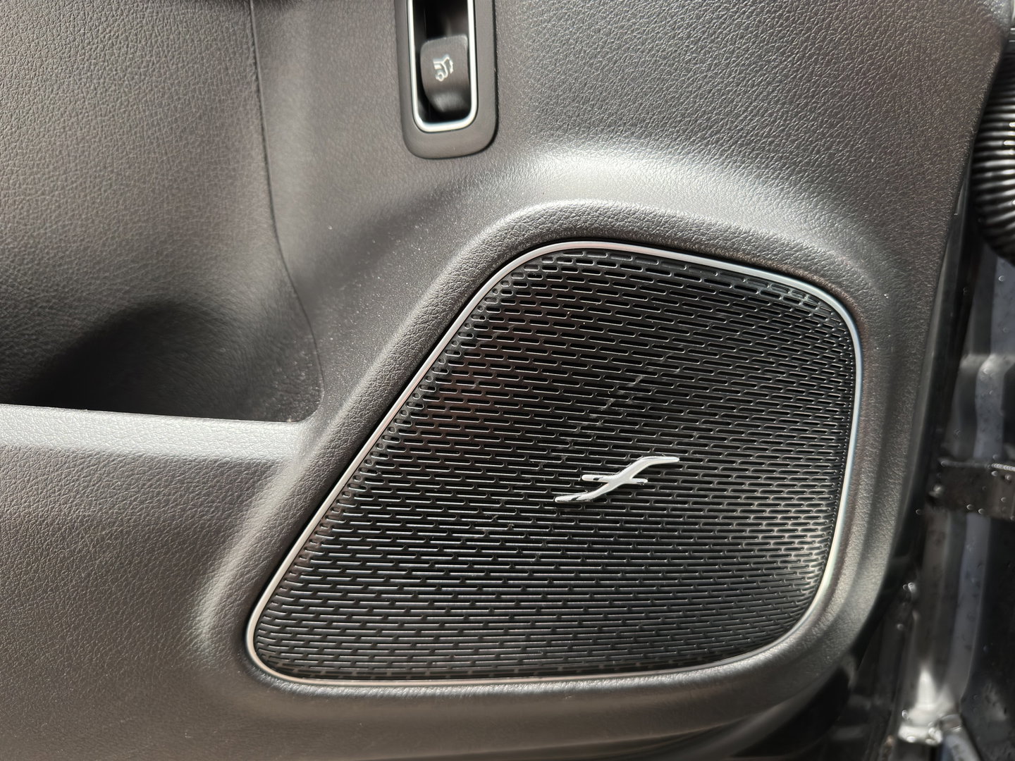 Mercedes-Benz GLB 250 4MATIC AMG-Sportpack Premium Plus Aut. *LEATHER-MICROFIBRE | FULL-LED | AMBIENTLIGHT | WIDE-COCKPIT | HEATED-SPORTSEATS | KEYLESS | NAVI-FULLMAP | ECC | SHIFTPADDLES | MEMORY-PACK | PDC | CRUISE | 21''ALU*