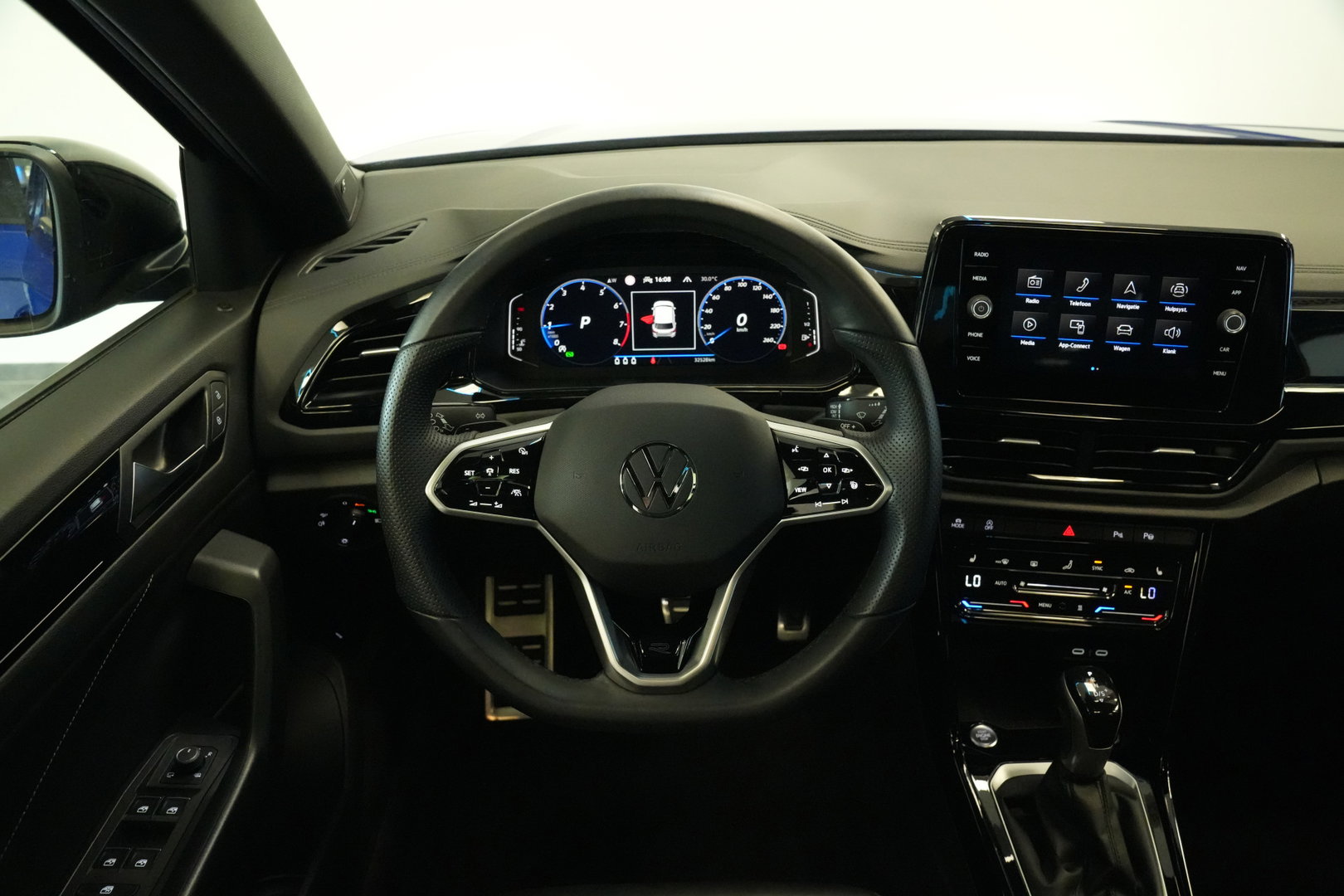 Volkswagen T-Roc 1.5 TSI R-Line 3x Business Panoramadak 19'lmv Adaptive-Cruise IQ-led 24 Maanden garantie* (Vraag naar de voorwaarden)