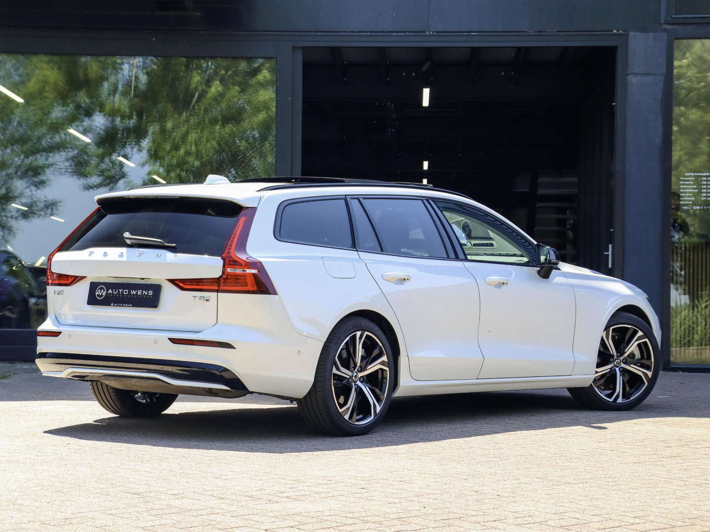 Volvo V60 T8 AWD Ultra Dark Bowers & Wilkins Massagestoelen Stoelventilatie Panodak