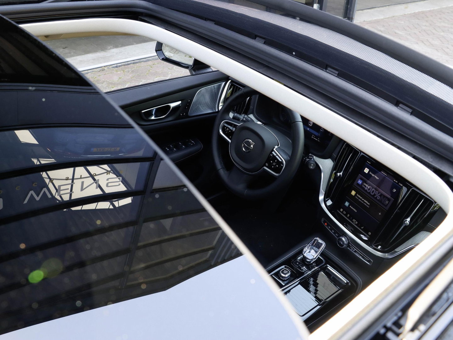 Volvo V60 T8 AWD Ultra Dark Bowers & Wilkins Massagestoelen Stoelventilatie Panodak
