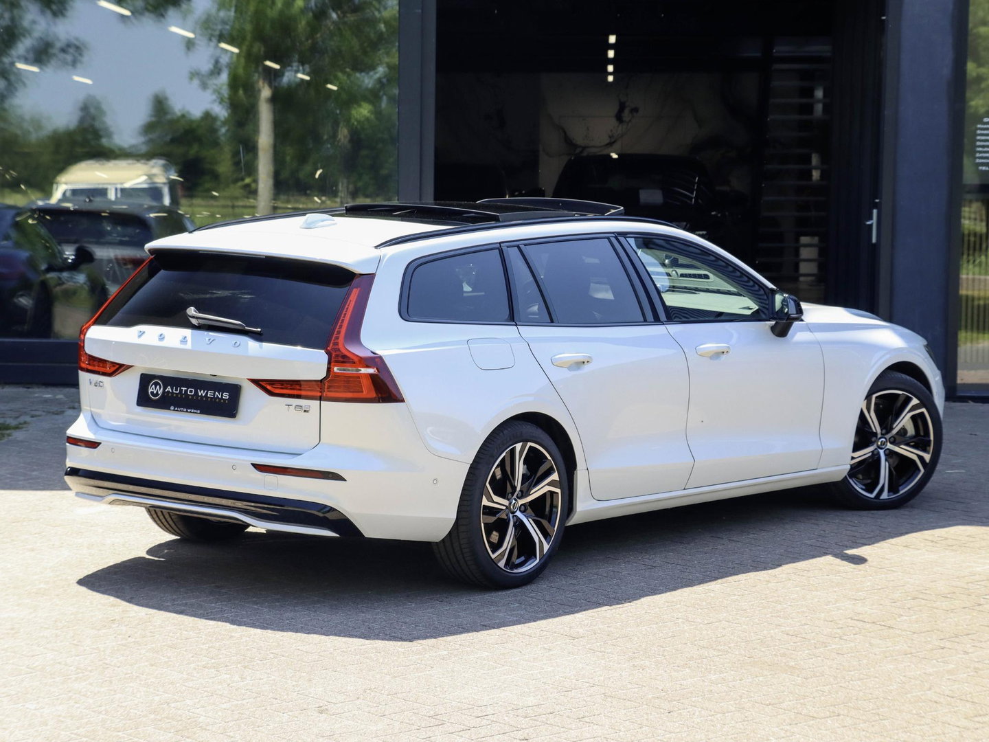 Volvo V60 T8 AWD Ultra Dark Bowers & Wilkins Massagestoelen Stoelventilatie Panodak