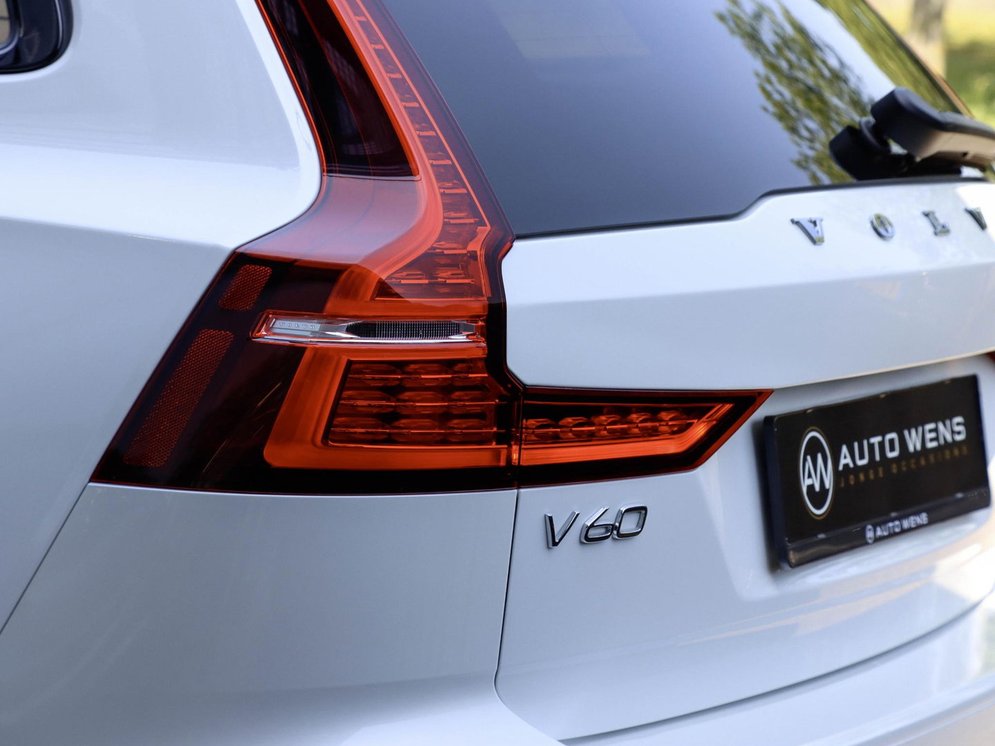Volvo V60 T8 AWD Ultra Dark Bowers & Wilkins Massagestoelen Stoelventilatie Panodak