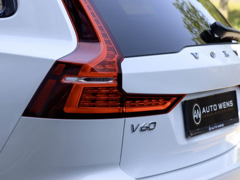 Volvo V60 T8 AWD Ultra Dark Bowers & Wilkins Massagestoelen Stoelventilatie Panodak