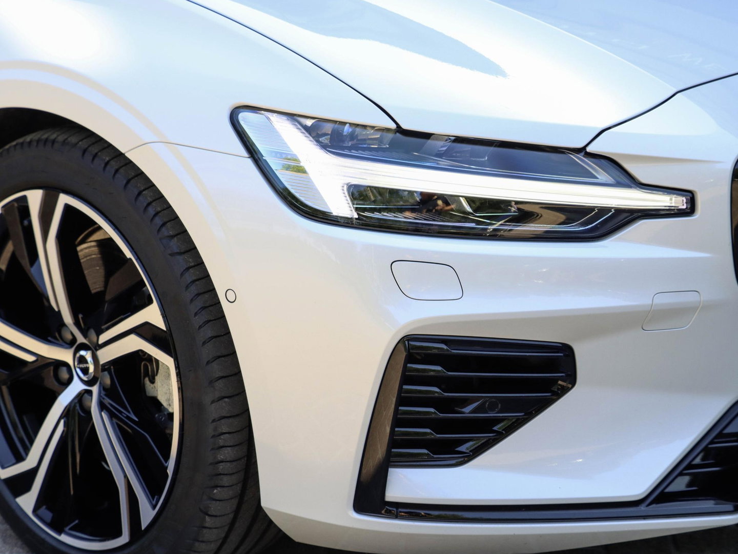 Volvo V60 T8 AWD Ultra Dark Bowers & Wilkins Massagestoelen Stoelventilatie Panodak