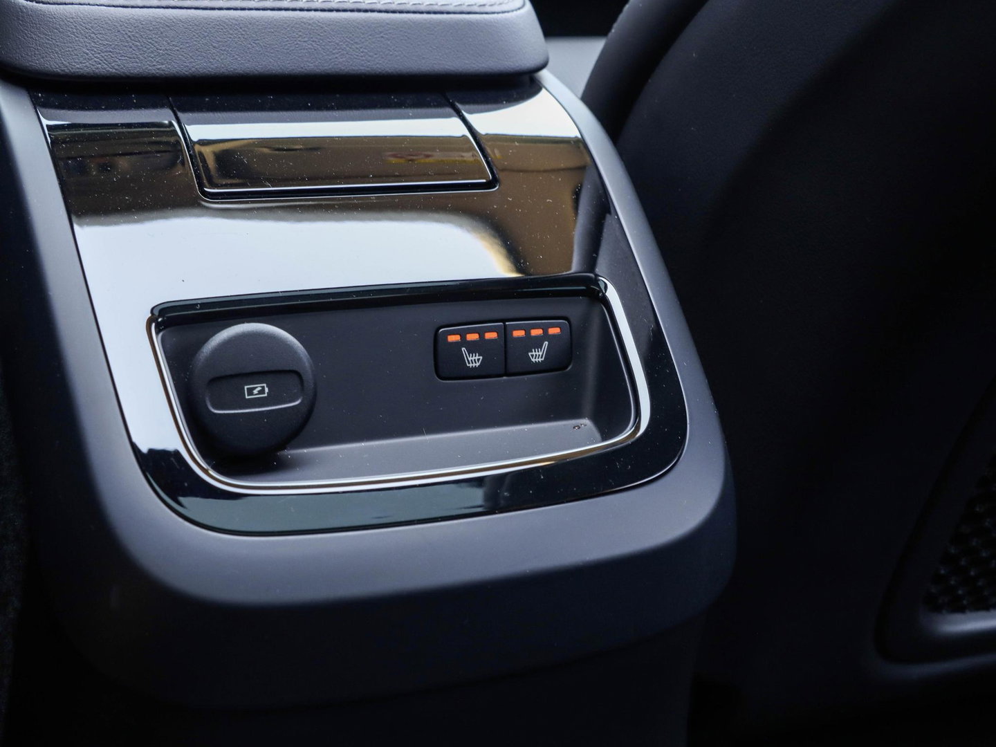 Volvo V60 T8 AWD Ultra Dark Bowers & Wilkins Massagestoelen Stoelventilatie Panodak