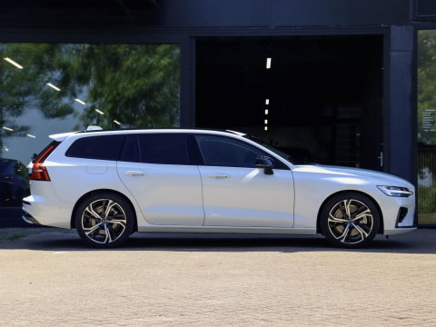 Volvo V60 T8 AWD Ultra Dark Bowers & Wilkins Massagestoelen Stoelventilatie Panodak