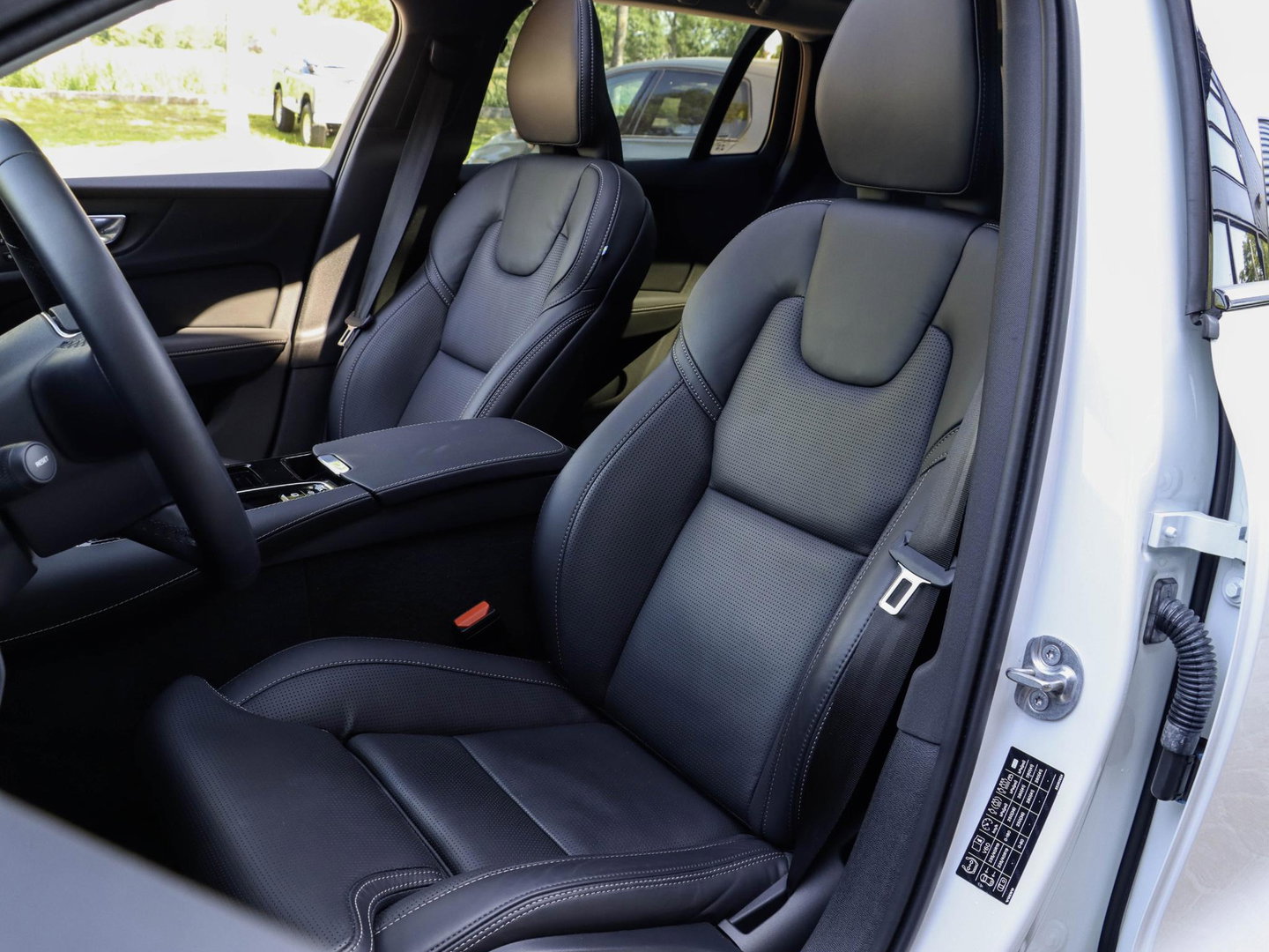 Volvo V60 T8 AWD Ultra Dark Bowers & Wilkins Massagestoelen Stoelventilatie Panodak