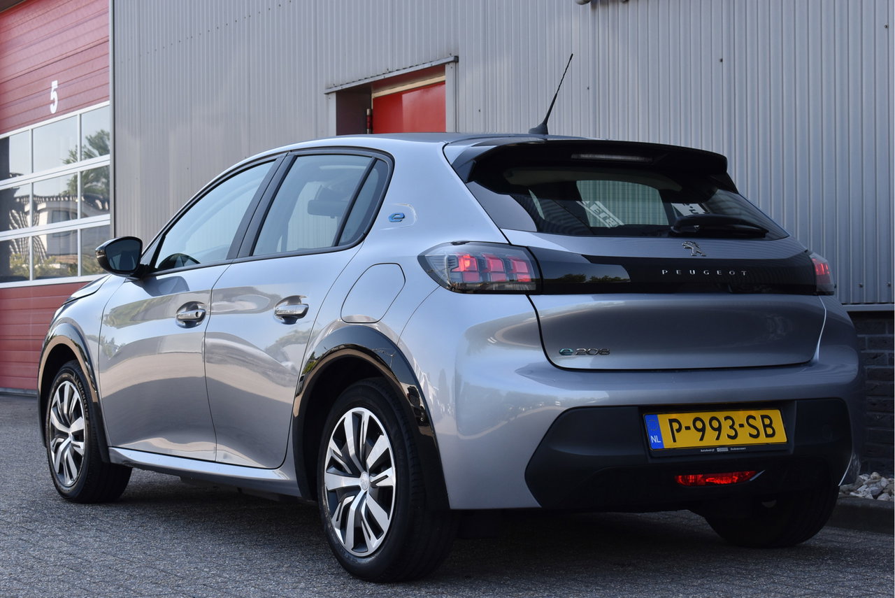 Peugeot e-208