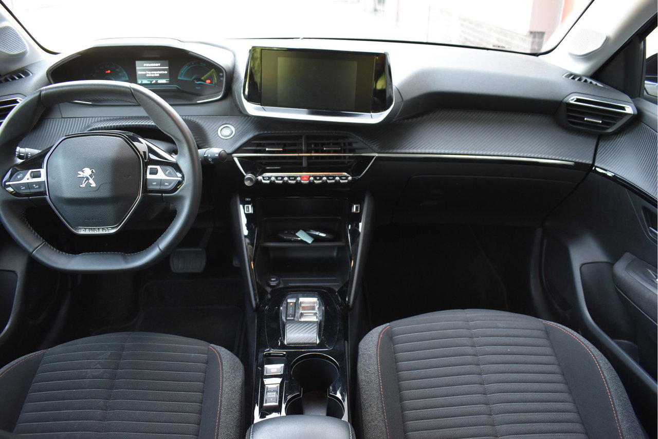 Peugeot e-208
