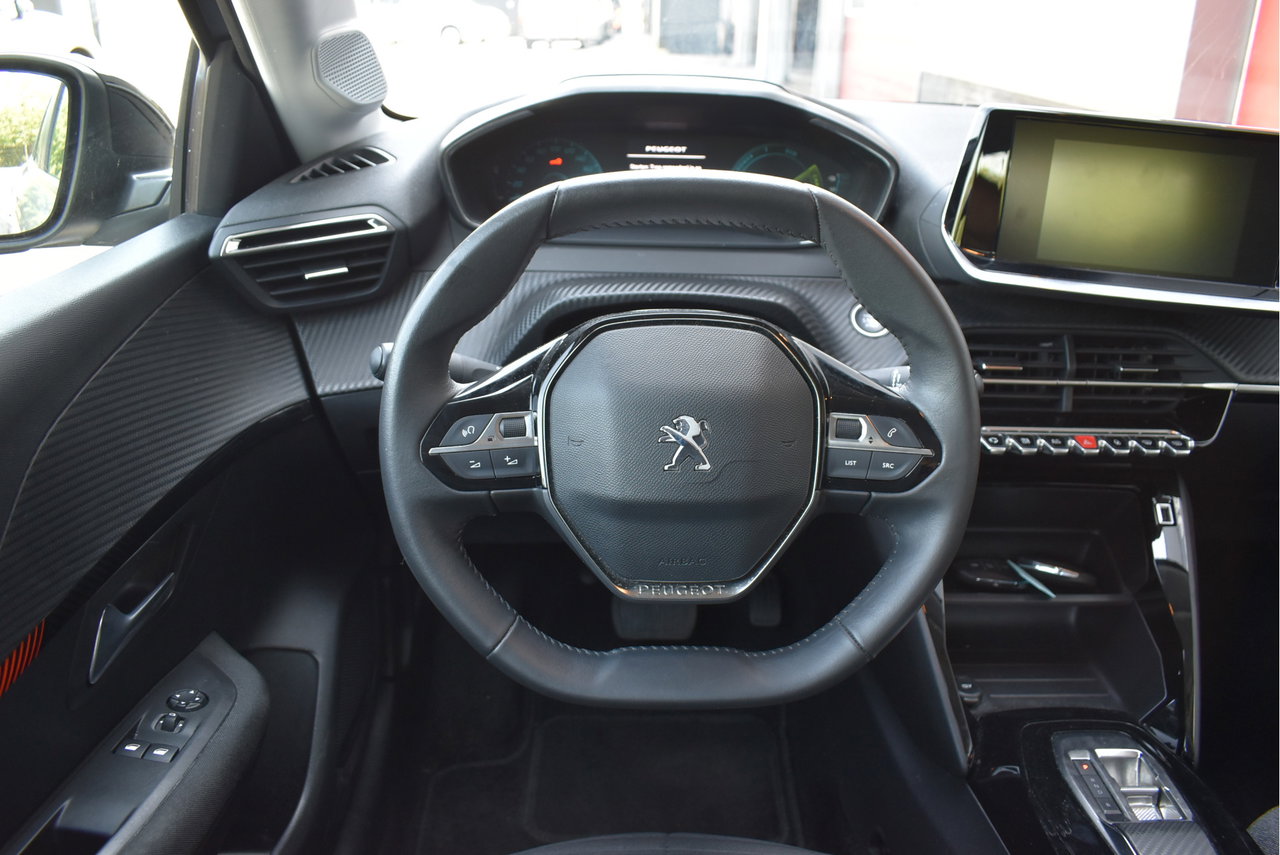 Peugeot e-208