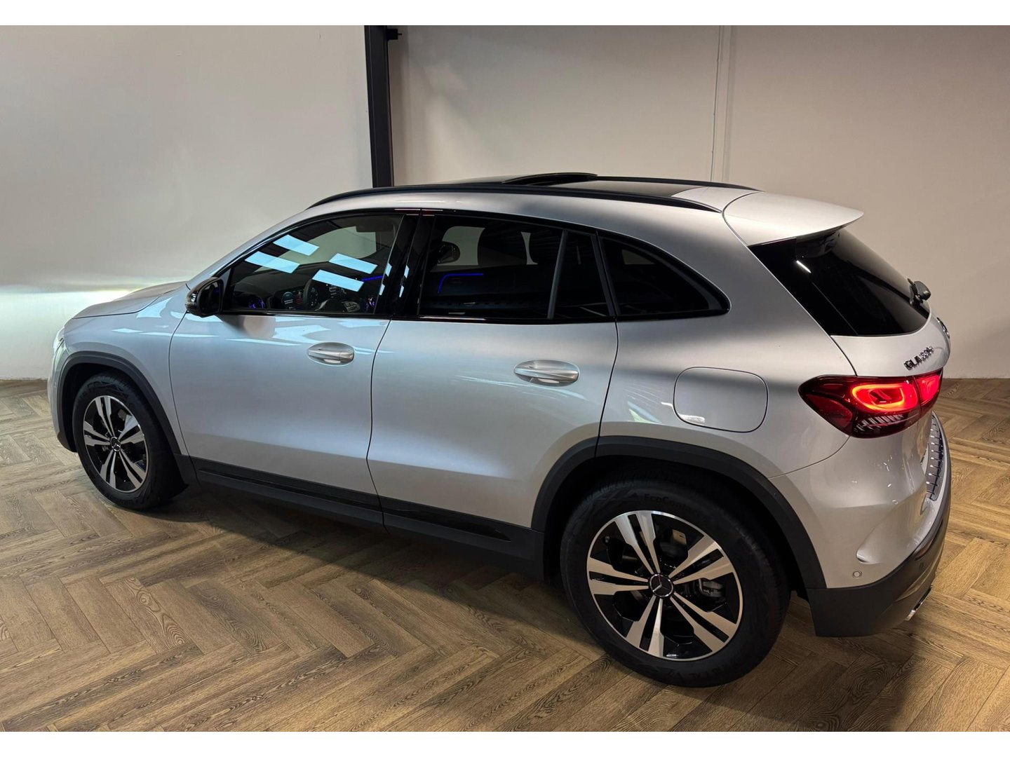 Mercedes-Benz GLA 220 d PANO KEYLESS CAM
