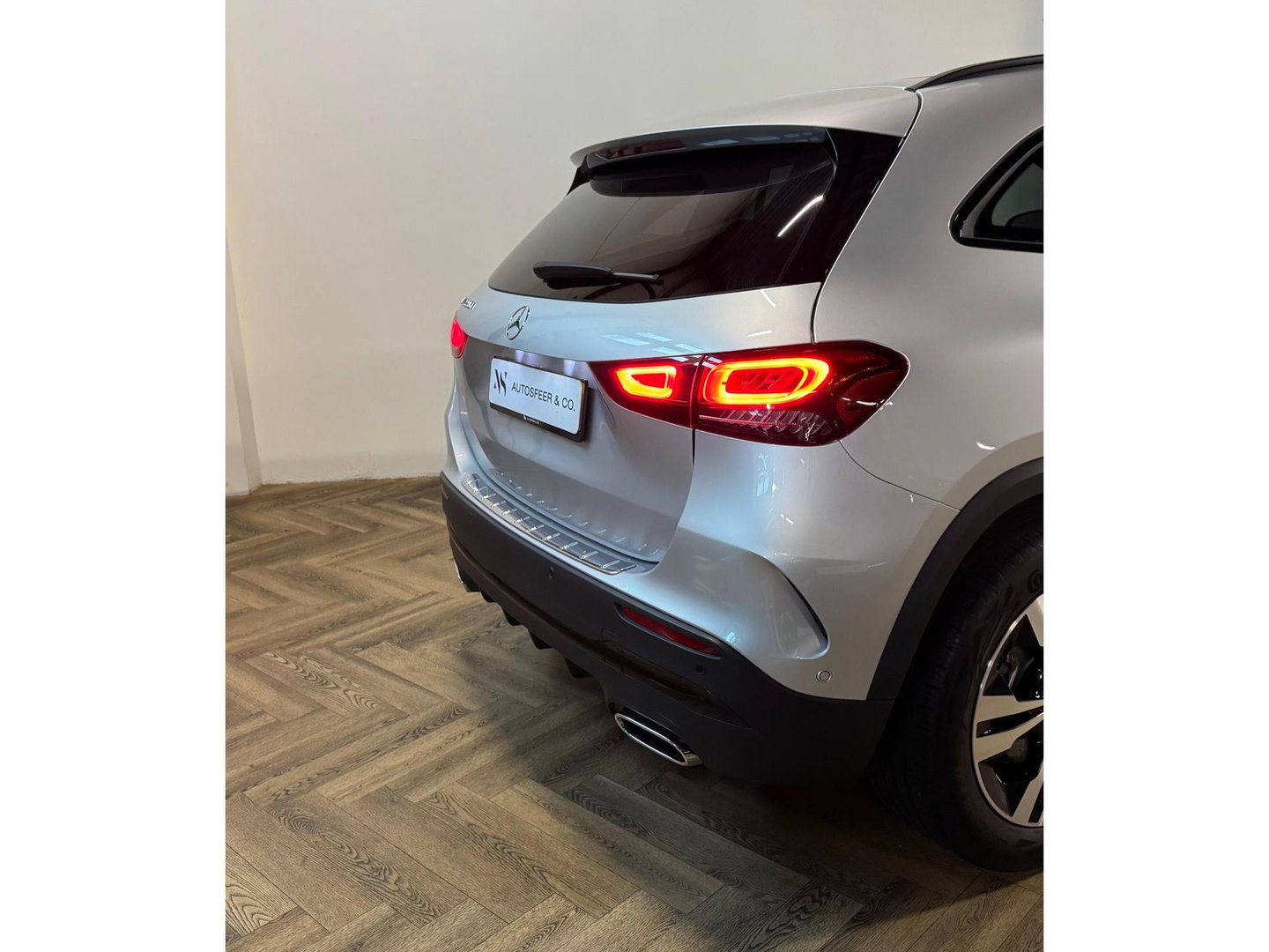 Mercedes-Benz GLA 220 d PANO KEYLESS CAM