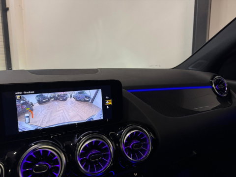 Mercedes-Benz GLA 220 d PANO KEYLESS CAM