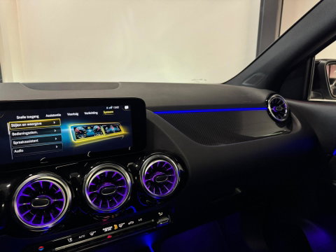 Mercedes-Benz GLA 220 d PANO KEYLESS CAM