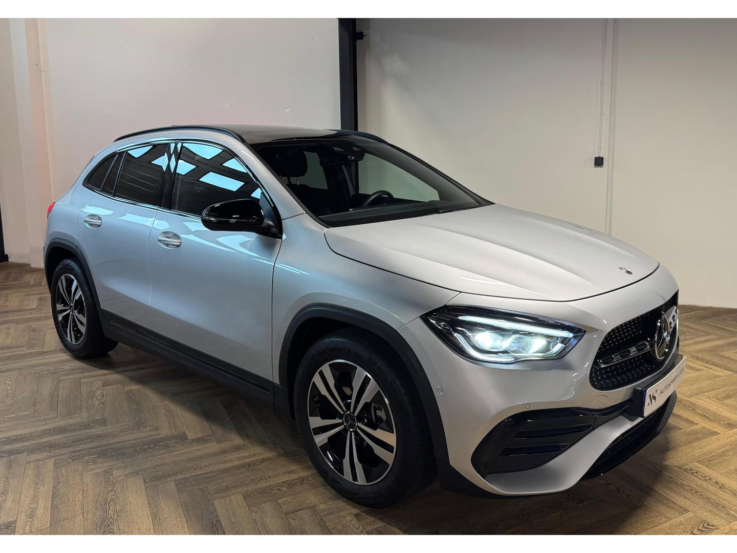 Mercedes-Benz GLA 220 d PANO KEYLESS CAM
