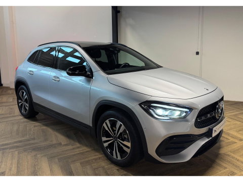 Mercedes-Benz GLA 220 d PANO KEYLESS CAM