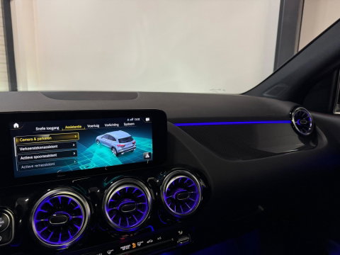 Mercedes-Benz GLA 220 d PANO KEYLESS CAM