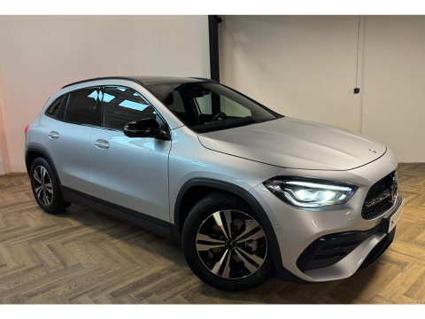 Mercedes-Benz GLA 220 d PANO KEYLESS CAM