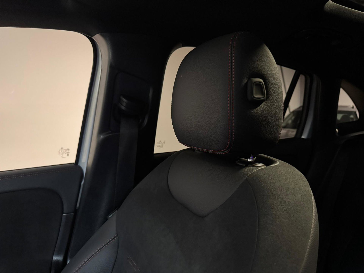 Mercedes-Benz GLA 220 d PANO KEYLESS CAM