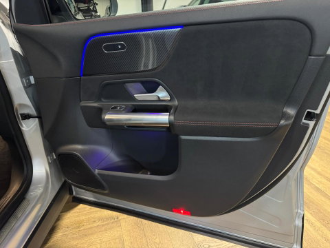 Mercedes-Benz GLA 220 d PANO KEYLESS CAM