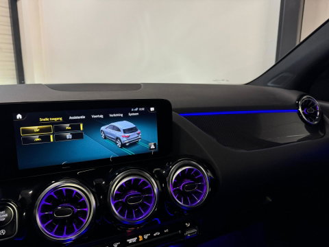 Mercedes-Benz GLA 220 d PANO KEYLESS CAM