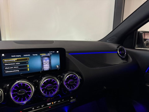 Mercedes-Benz GLA 220 d PANO KEYLESS CAM