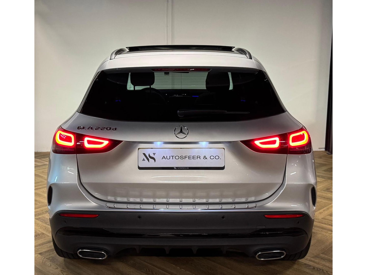 Mercedes-Benz GLA 220 d PANO KEYLESS CAM