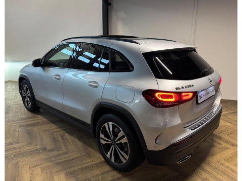 Mercedes-Benz GLA 220 d PANO KEYLESS CAM