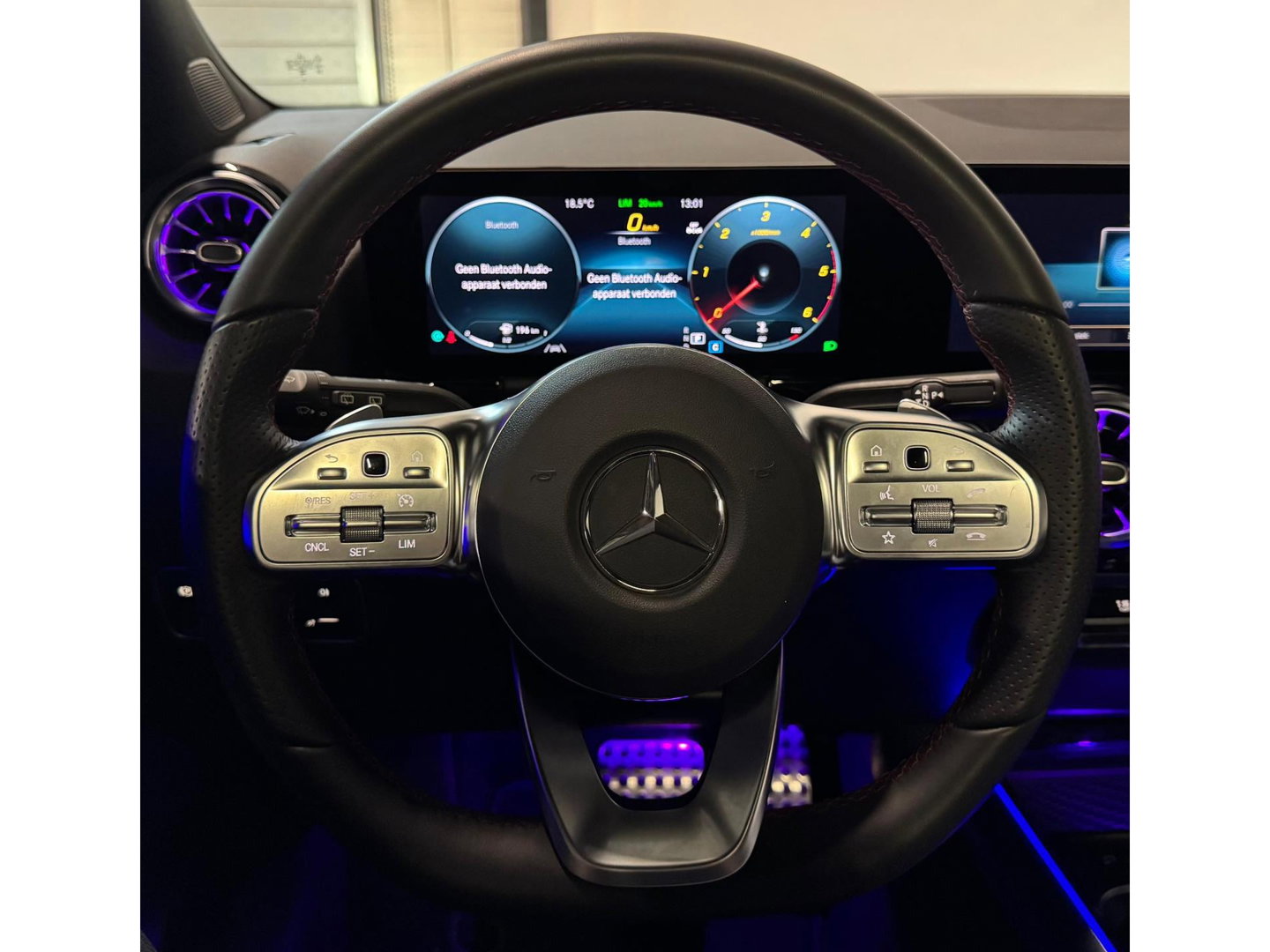 Mercedes-Benz GLA 220 d PANO KEYLESS CAM