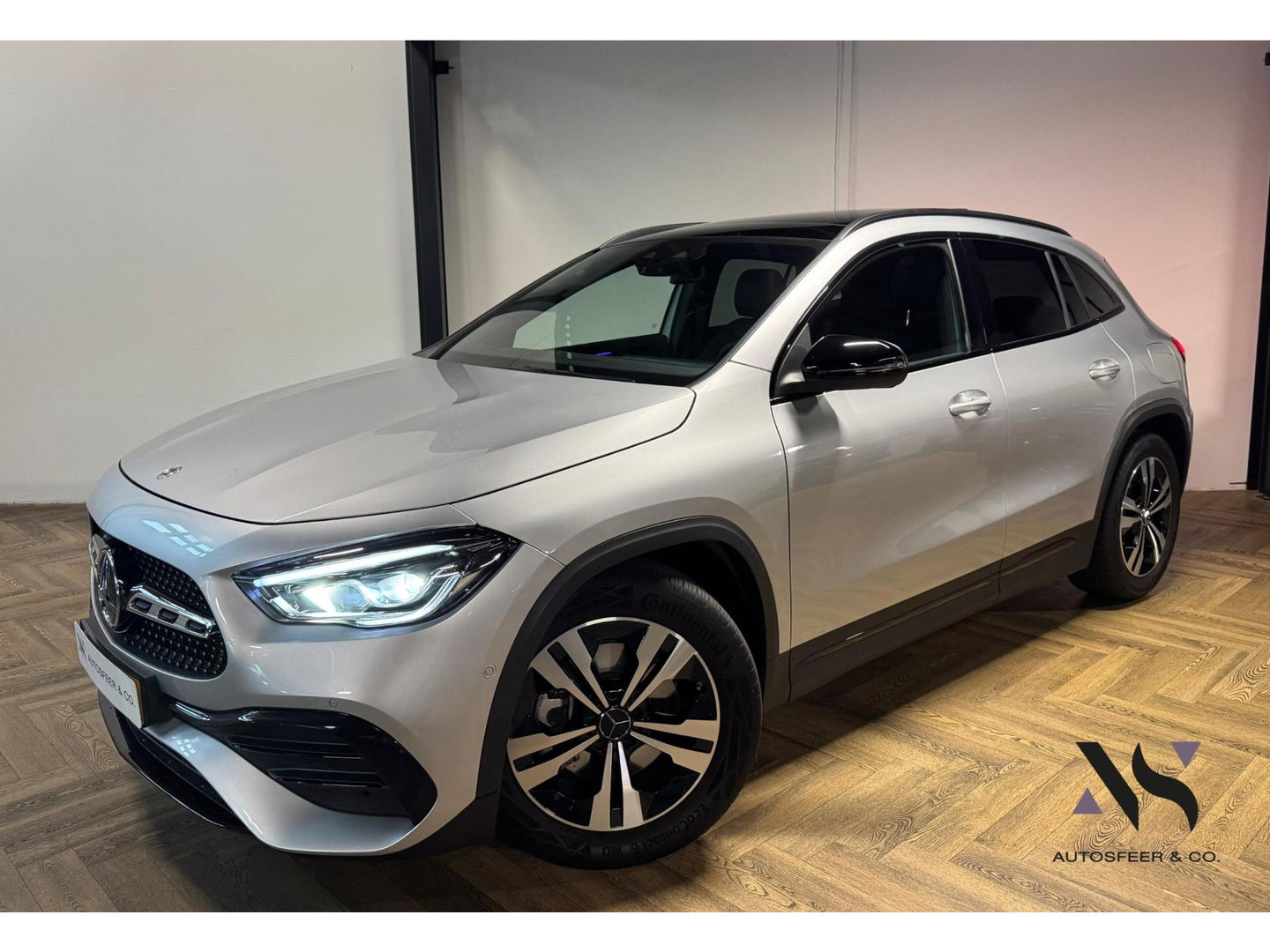 Mercedes-Benz GLA 220 d PANO KEYLESS CAM