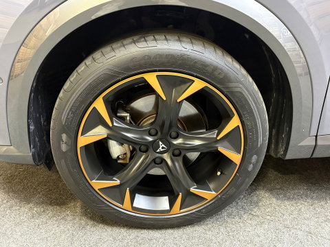 CUPRA Formentor 1.4 TSI e-Hybrid Essential Panoramadak LED Matrix Camera Cruise 18"LM