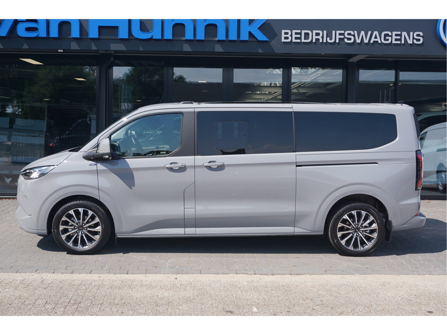 Ford Transit Custom Tourneo 340L 2.5 PHEV 233PK Titanium X PRIJS INCL. BPM Luxe 8 Zits, Leder, 19" LM, B&O, Pano, Elec. Schuifdeur, Trekhaak!! NR. TR2