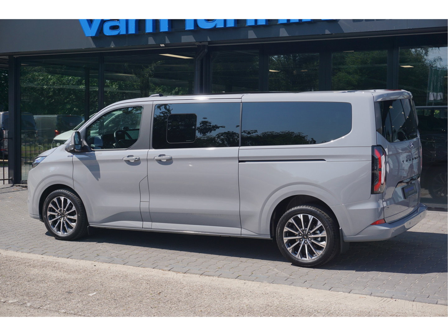 Ford Transit Custom Tourneo 340L 2.5 PHEV 233PK Titanium X PRIJS INCL. BPM Luxe 8 Zits, Leder, 19" LM, B&O, Pano, Elec. Schuifdeur, Trekhaak!! NR. TR2