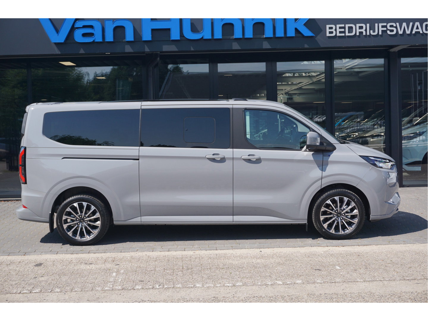 Ford Transit Custom Tourneo 340L 2.5 PHEV 233PK Titanium X PRIJS INCL. BPM Luxe 8 Zits, Leder, 19" LM, B&O, Pano, Elec. Schuifdeur, Trekhaak!! NR. TR2