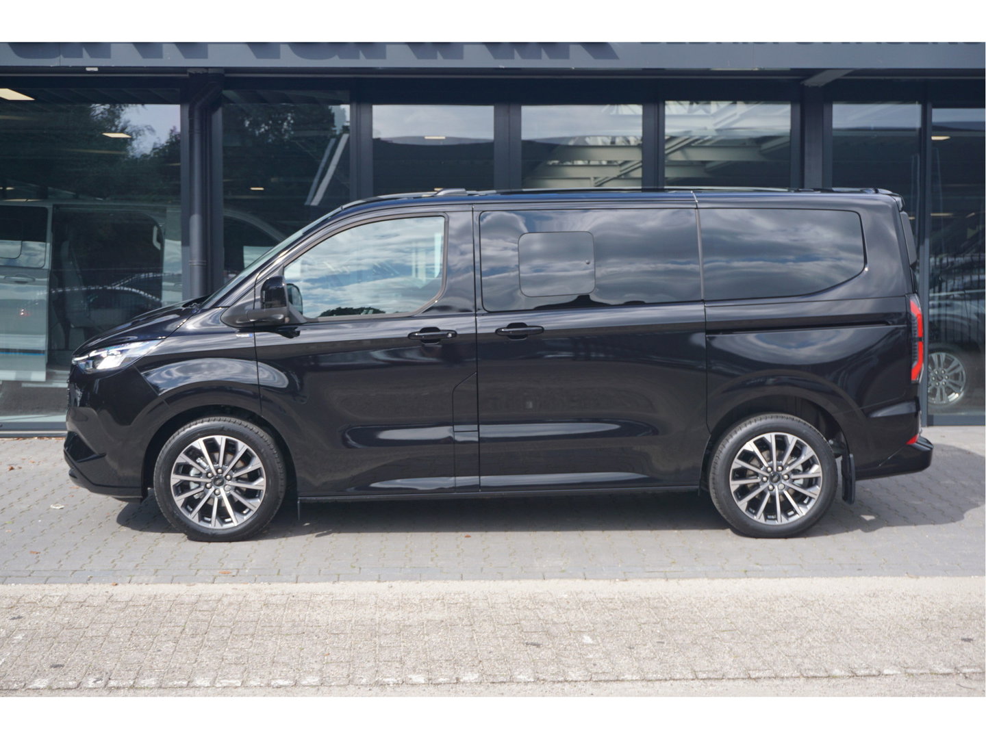 Ford Transit Custom Tourneo 340S 2.5 PHEV 233PK Titanium X PRIJS INCL. BPM Leder, 19" LM, B&O, Pano, Elec. Schuifdeur, Trekhaak!! NR. TR0
