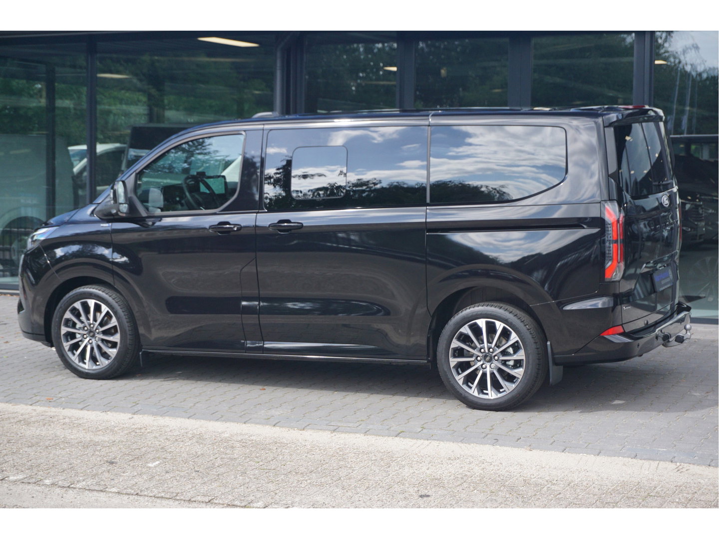 Ford Transit Custom Tourneo 340S 2.5 PHEV 233PK Titanium X PRIJS INCL. BPM Leder, 19" LM, B&O, Pano, Elec. Schuifdeur, Trekhaak!! NR. TR0