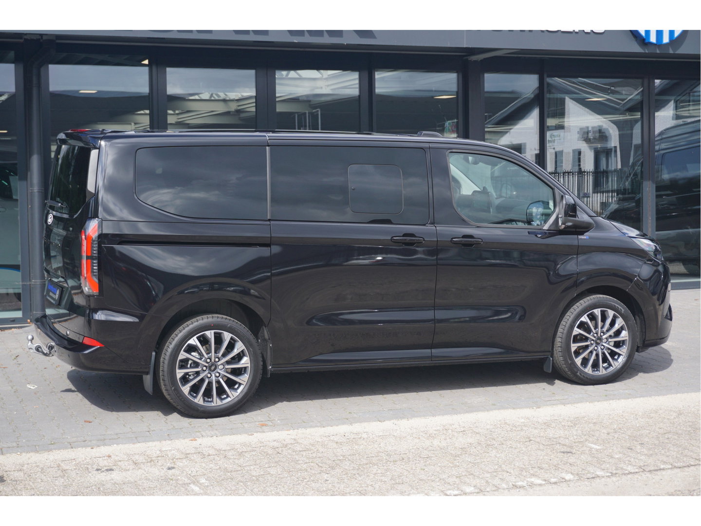 Ford Transit Custom Tourneo 340S 2.5 PHEV 233PK Titanium X PRIJS INCL. BPM Leder, 19" LM, B&O, Pano, Elec. Schuifdeur, Trekhaak!! NR. TR0