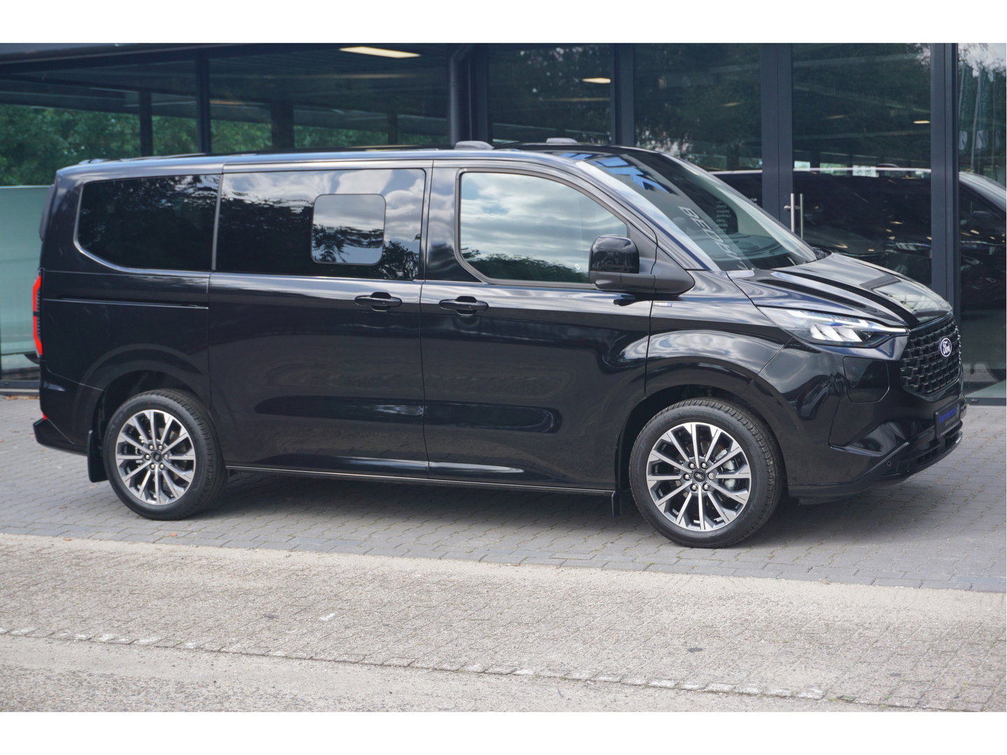 Ford Transit Custom Tourneo 340S 2.5 PHEV 233PK Titanium X PRIJS INCL. BPM Leder, 19" LM, B&O, Pano, Elec. Schuifdeur, Trekhaak!! NR. TR0
