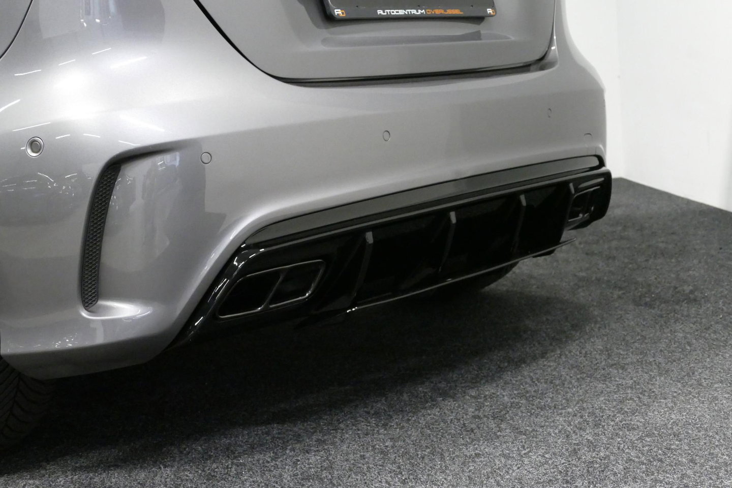 Mercedes-Benz A-Klasse 200 AMG Line / A45 AMG Diffuser / Panamericana Grille / Panoramadak / Carbon interieurdelen / Stoelverwarming / LED High Performance / Cruise Control / 18'' LMV / Agility Control / PDC V+A