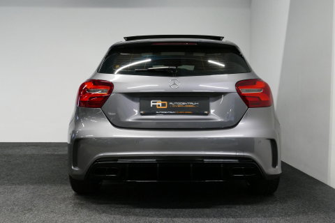 Mercedes-Benz A-Klasse 200 AMG Line / A45 AMG Diffuser / Panamericana Grille / Panoramadak / Carbon interieurdelen / Stoelverwarming / LED High Performance / Cruise Control / 18'' LMV / Agility Control / PDC V+A