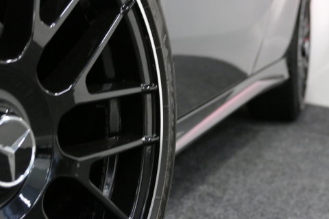 Mercedes-Benz A-Klasse 200 AMG Line / A45 AMG Diffuser / Panamericana Grille / Panoramadak / Carbon interieurdelen / Stoelverwarming / LED High Performance / Cruise Control / 18'' LMV / Agility Control / PDC V+A