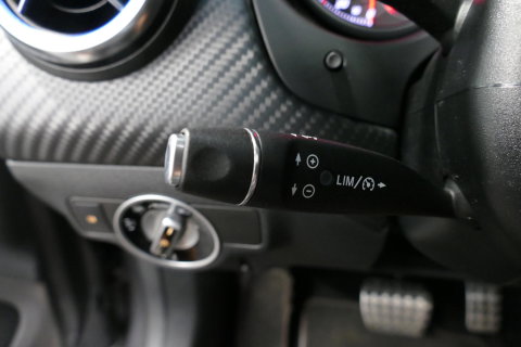 Mercedes-Benz A-Klasse 200 AMG Line / A45 AMG Diffuser / Panamericana Grille / Panoramadak / Carbon interieurdelen / Stoelverwarming / LED High Performance / Cruise Control / 18'' LMV / Agility Control / PDC V+A